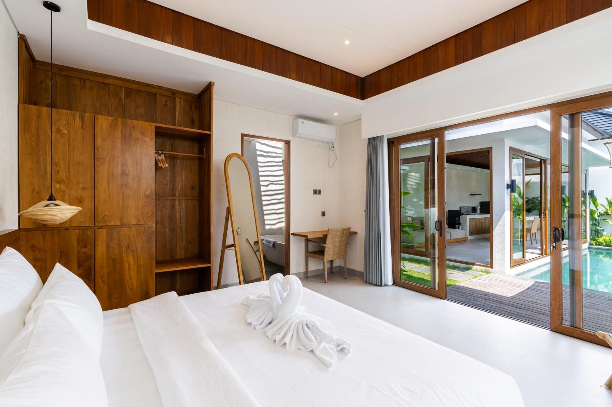 J4 * Sanur (Bali)